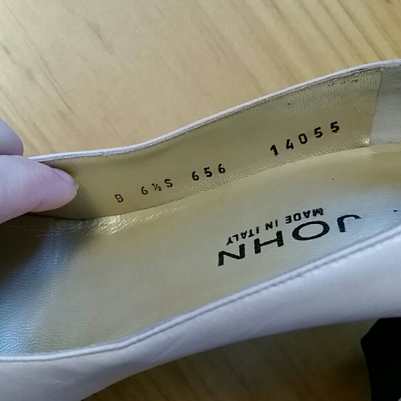 St John Italian leather two-tone heels - Picture 7 of 7